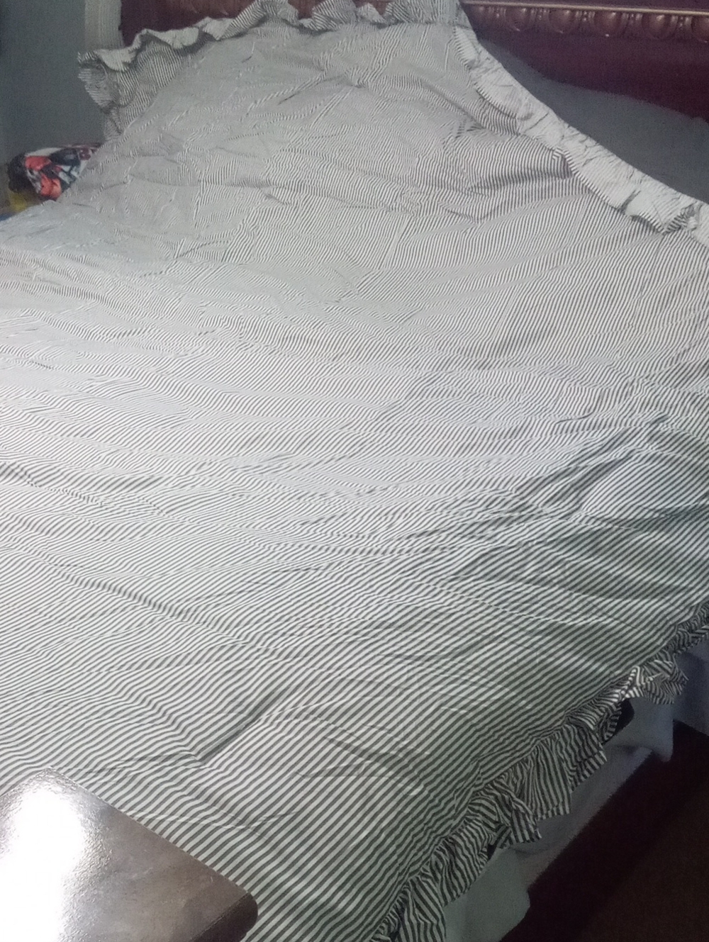 Striped Ruffle Edge Quilt Full Queen White & Gray Stripe New In Pkg